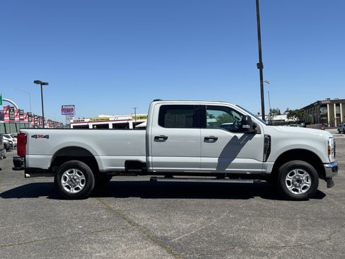 Used 2025 Ford F250 XLT image 2