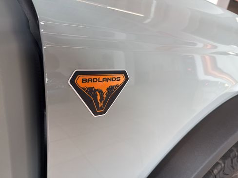 Used 2024 Ford Bronco Badlands image 12