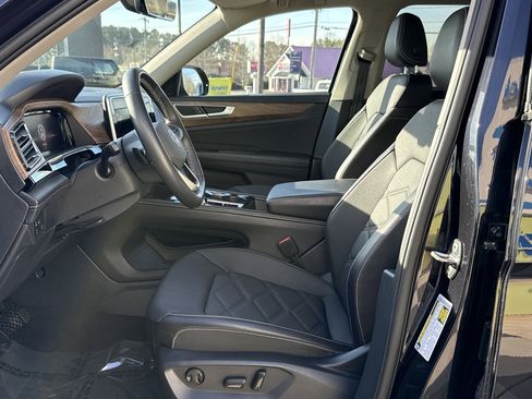 Used 2024 Volkswagen Atlas SE w/ Black Wheel Package image 16