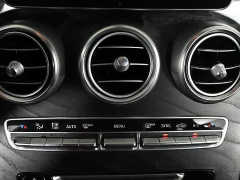 Used 2018 Mercedes-Benz GLC 300 4MATIC image 27