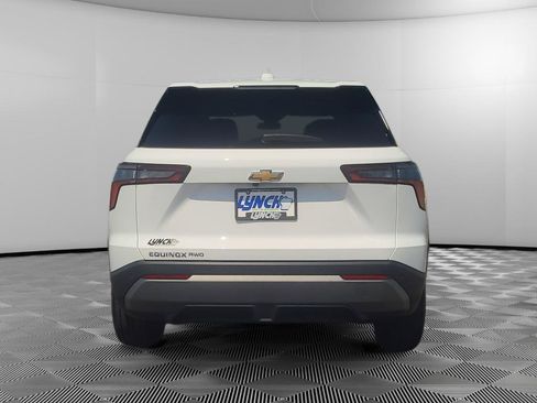 Used 2025 Chevrolet Equinox LT AWD/4WD image 3