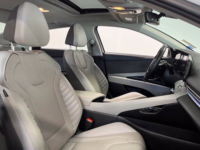 Used 2024 Hyundai Elantra Limited FWD image 10