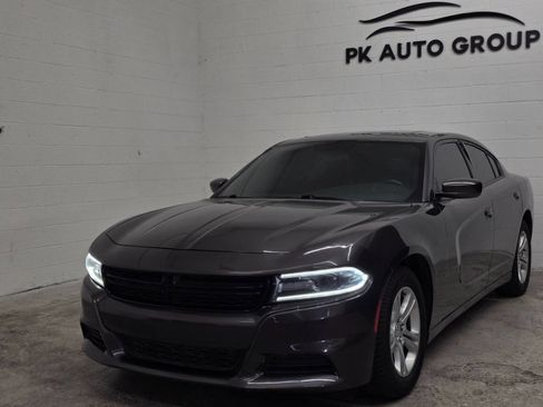 Used 2020 Dodge Charger SXT w/ Leather Interior Group image 2