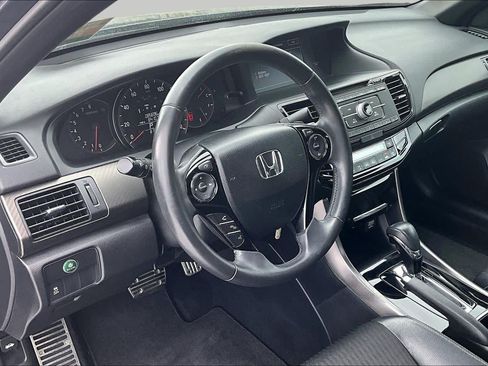 Used 2017 Honda Accord Sport image 18