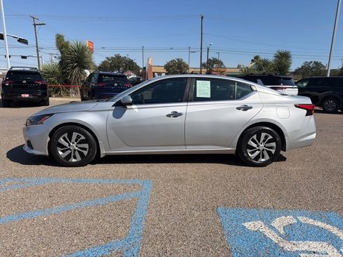 Certified 2022 Nissan Altima 2.5 S image 3