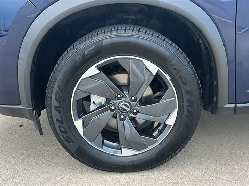 Used 2025 Nissan Rogue SV AWD/4WD image 6