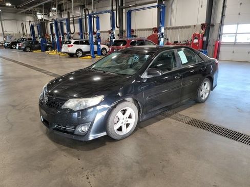 Used 2012 Toyota Camry SE FWD image 3