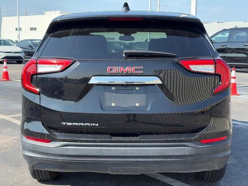 Used 2024 GMC Terrain SLE FWD image 3