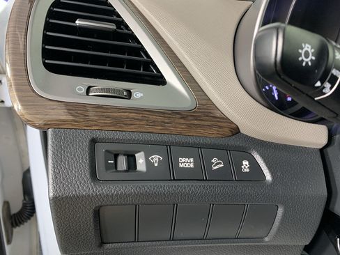 Used 2018 Hyundai Santa Fe Sport FWD image 16