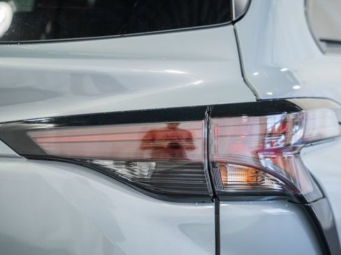 New 2026 Toyota Sienna XLE Woodland Edition AWD/4WD image 6