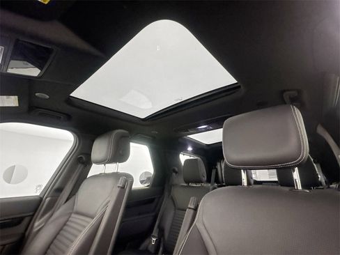 Used 2023 Land Rover Discovery S R-Dynamic image 21
