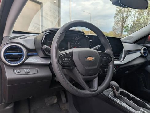 Used 2024 Chevrolet Trax LS w/ LS Convenience Package image 7