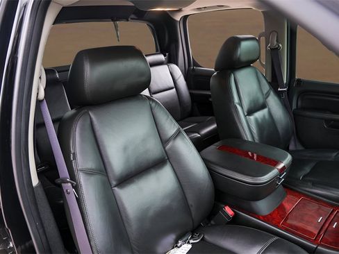 Used 2011 Cadillac Escalade EXT Luxury image 28