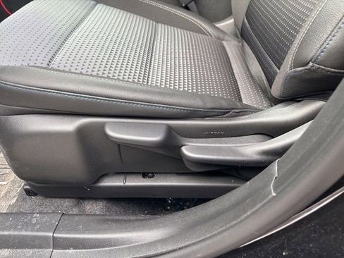 Used 2025 Chevrolet Trax LT w/ Driver Confidence Package image 19