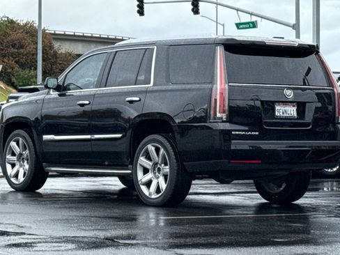Used 2015 Cadillac Escalade Premium image 7