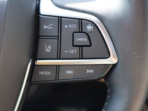 Used 2020 Toyota Highlander Limited AWD/4WD image 6