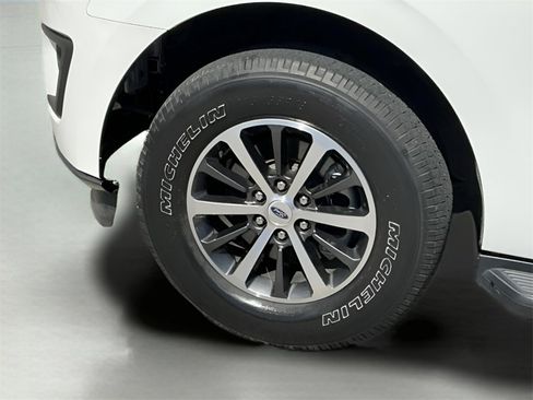 Used 2020 Ford Expedition XLT image 24