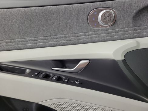 New 2025 Hyundai Elantra Limited image 23