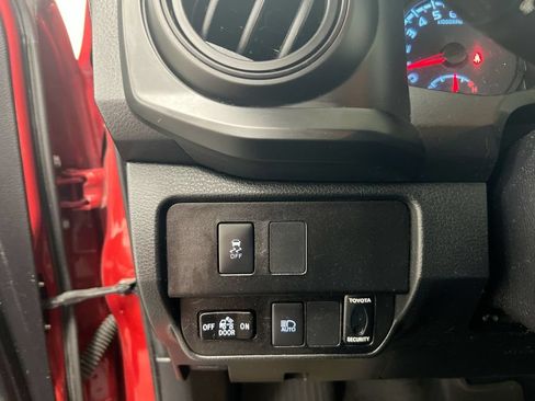 Used 2021 Toyota Tacoma SR AWD/4WD image 18