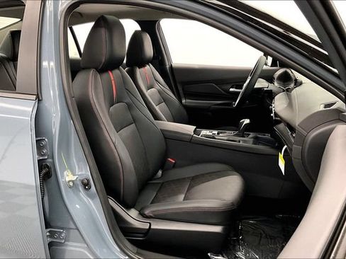 New 2026 Nissan Sentra SR w/ SR Premium Package FWD image 39