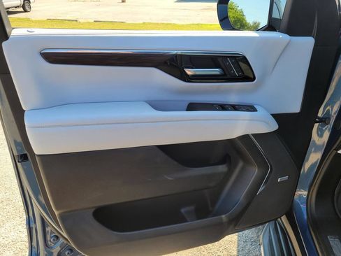 Used 2025 Chevrolet Tahoe Premier AWD/4WD image 20