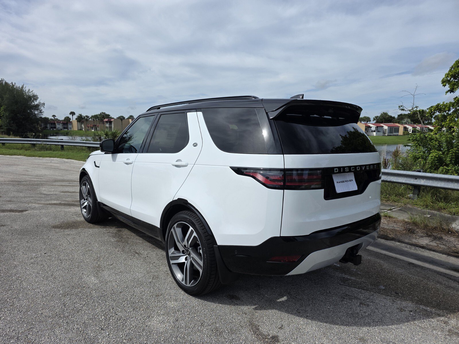 New 2026 Land Rover Discovery Limited Edition AWD/4WD image 2