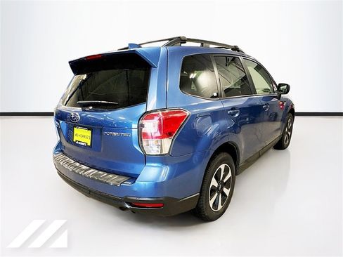 Used 2018 Subaru Forester 2.5i Premium w/ All-Weather Package image 5