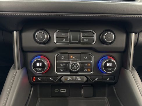 Used 2023 Chevrolet Tahoe Z71 w/ Luxury Package image 35