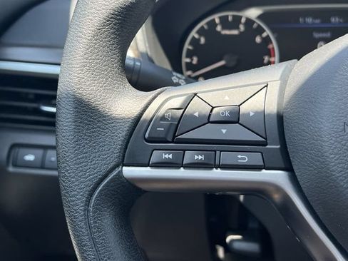 Used 2024 Nissan Altima 2.5 SV FWD image 27