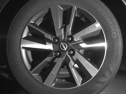 Used 2025 Nissan Versa SV image 14