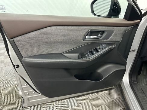 Used 2022 Nissan Rogue SV AWD/4WD image 11