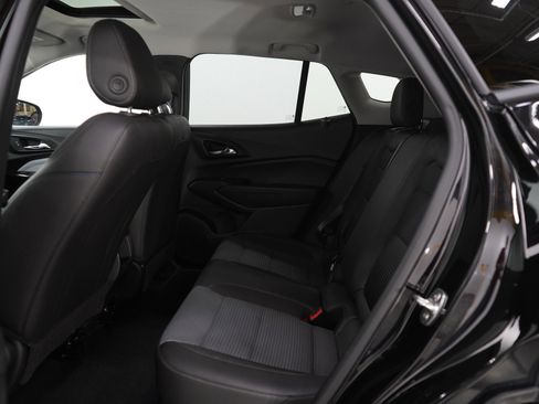 Used 2024 Chevrolet Trax LT w/ Sunroof Package image 18