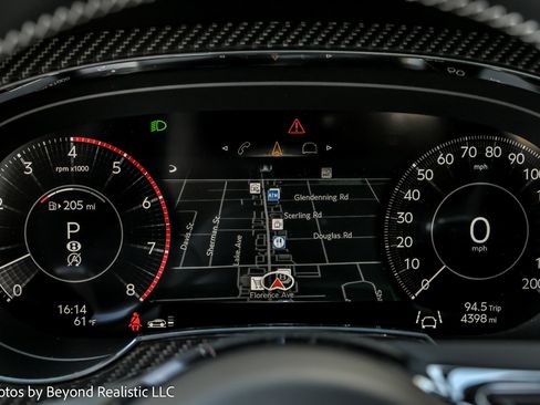 Used 2024 Bentley Bentayga image 37