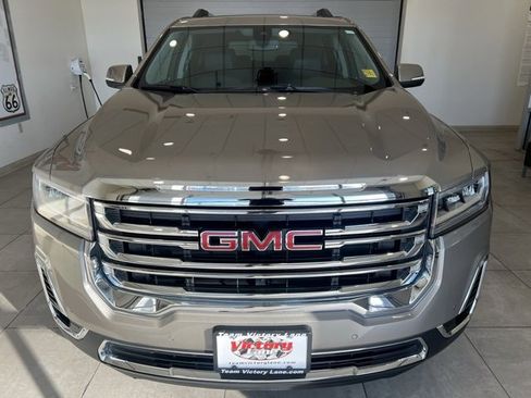 Used 2023 GMC Acadia SLT image 2