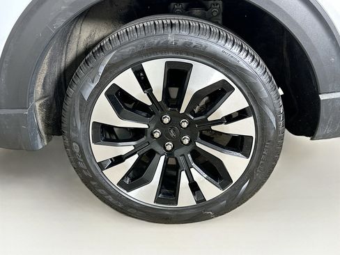 Used 2025 Ford Explorer Platinum w/ LUX Leather Package AWD/4WD image 11