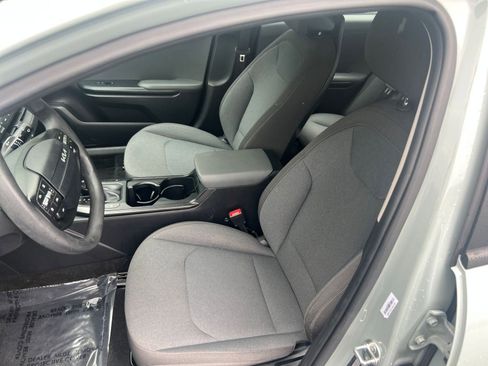 Used 2025 Kia K4 FWD image 23