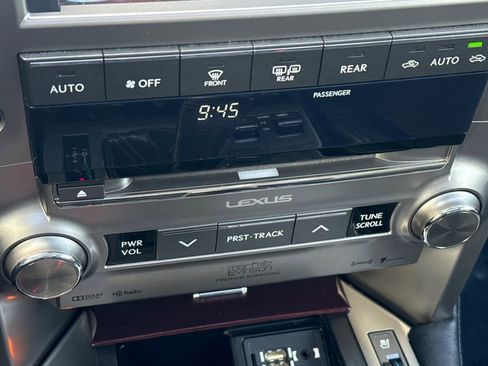 Used 2017 Lexus GX 460 Luxury w/ Preferred Accessory Package image 17