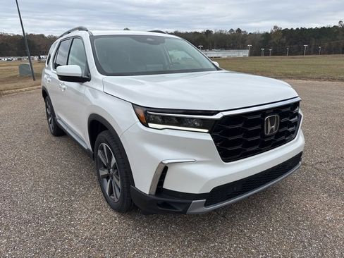 New 2025 Honda Pilot Touring image 2