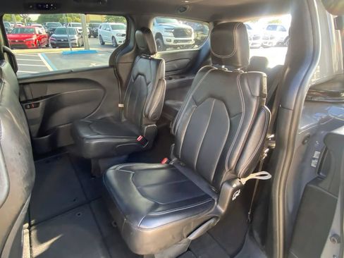 Used 2025 Chrysler Pacifica Select FWD image 22
