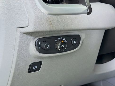 Used 2024 GMC Terrain SLT image 12