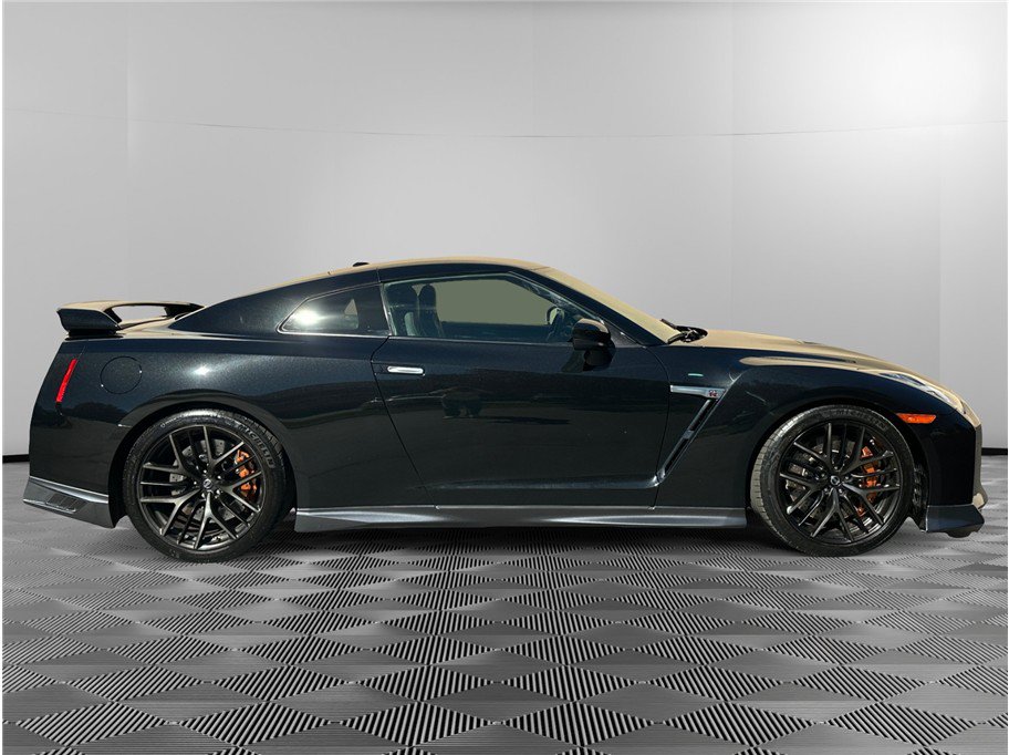 Used 2018 Nissan GT-R Premium AWD/4WD image 6