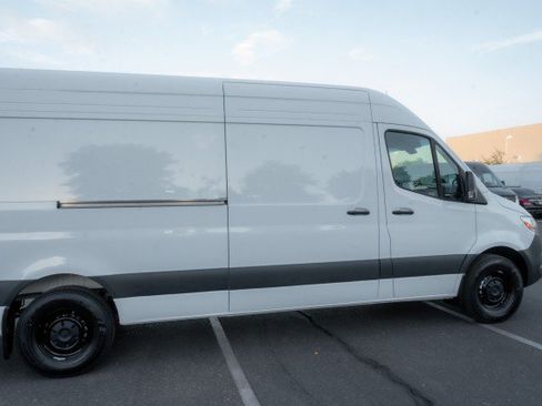 Used 2025 Mercedes-Benz Sprinter 2500 image 4