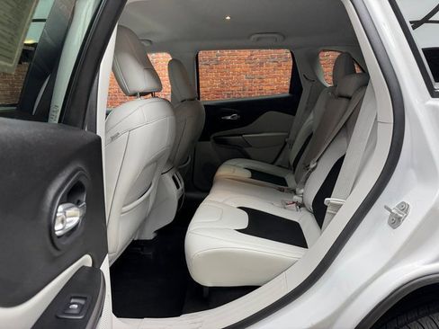 Used 2020 Jeep Cherokee Latitude Plus w/ Cold Weather Group image 24