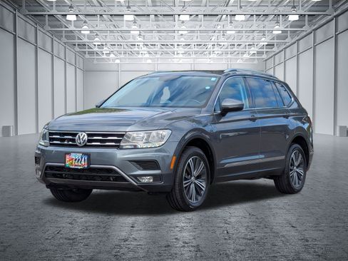 Used 2018 Volkswagen Tiguan SEL AWD/4WD image 9