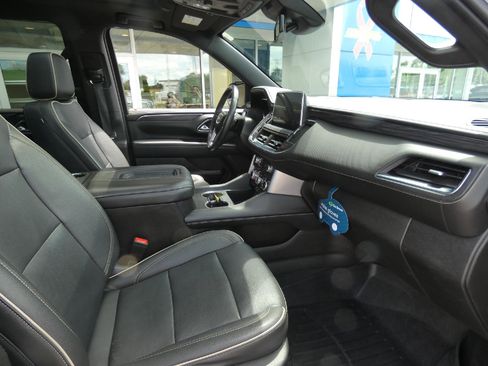 Used 2023 GMC Yukon XL SLT AWD/4WD image 18