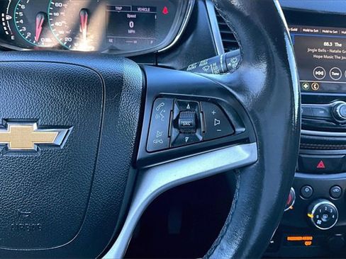 Used 2019 Chevrolet Trax LT w/ LT Convenience Package image 14