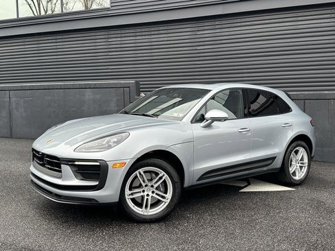 Certified 2025 Porsche Macan image 6