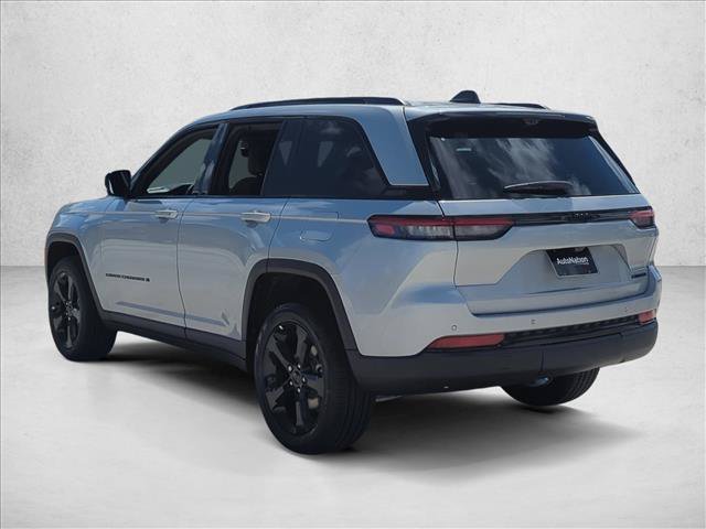 Used 2025 Jeep Grand Cherokee Limited w/ Luxury Tech Group II RWD image 9