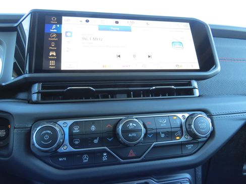 New 2025 Jeep Wrangler Unlimited Rubicon w/ XTREMEE 35" Tire Package image 27