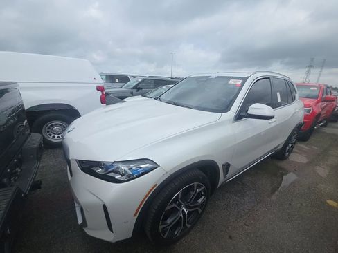 Used 2024 BMW X5 xDrive40i w/ Premium Package image 1